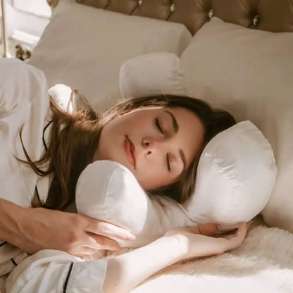 Anti Wrinkles Pillow — Sleep on your side without worrying about creases or wrinkles.